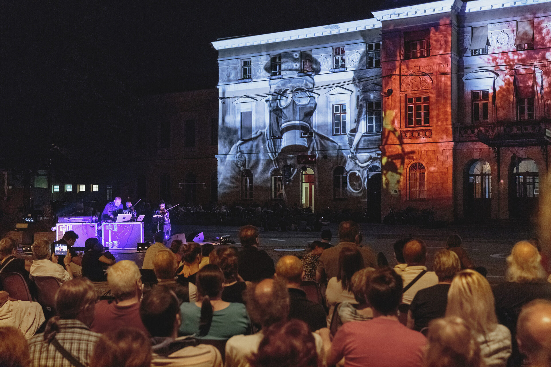 In\Visible Cities. Multimedijski poulični Festival 