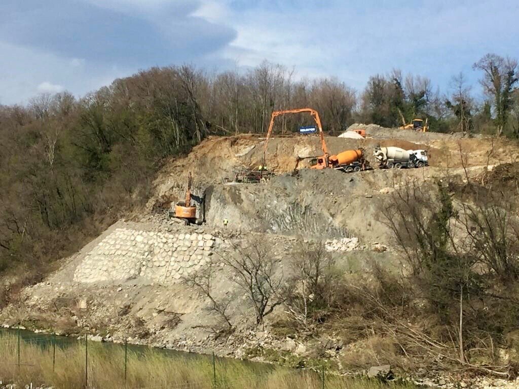 Slike gradbišča v Solkanu