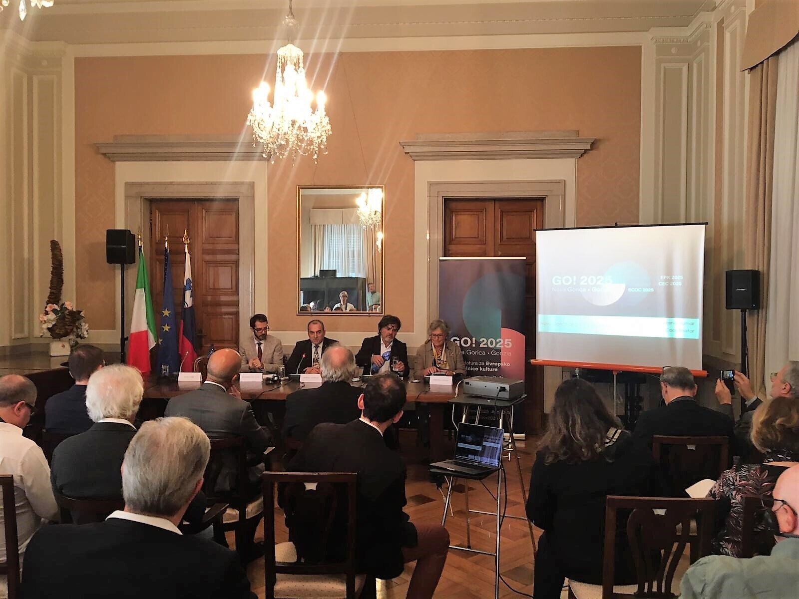 Cross-border cultural workshop "Gorizia / Nova Gorica: the challenge of a culturally driven development" Cross-border cultural workshop "Gorizia / Nova Gorica: the challenge of a culturally driven development"
