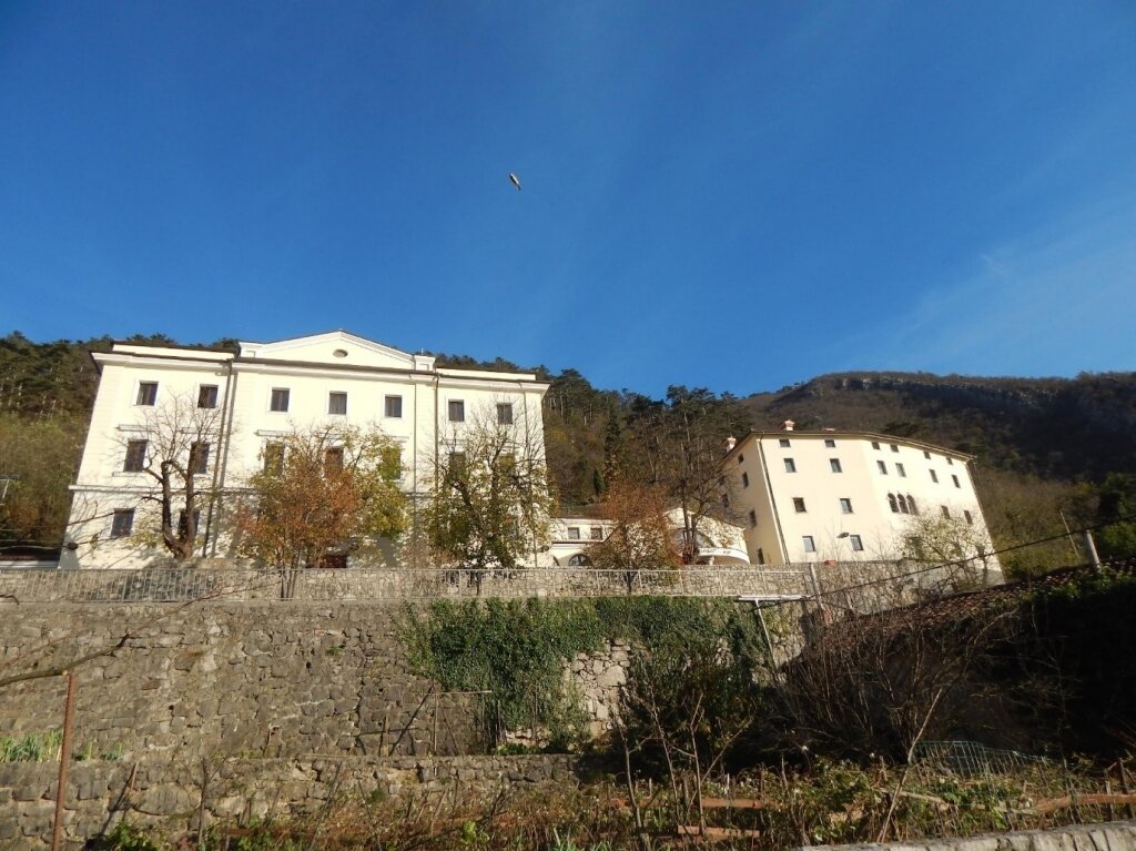 Dijaški dom Škofijske gimnazije Vipava (dormitorio)