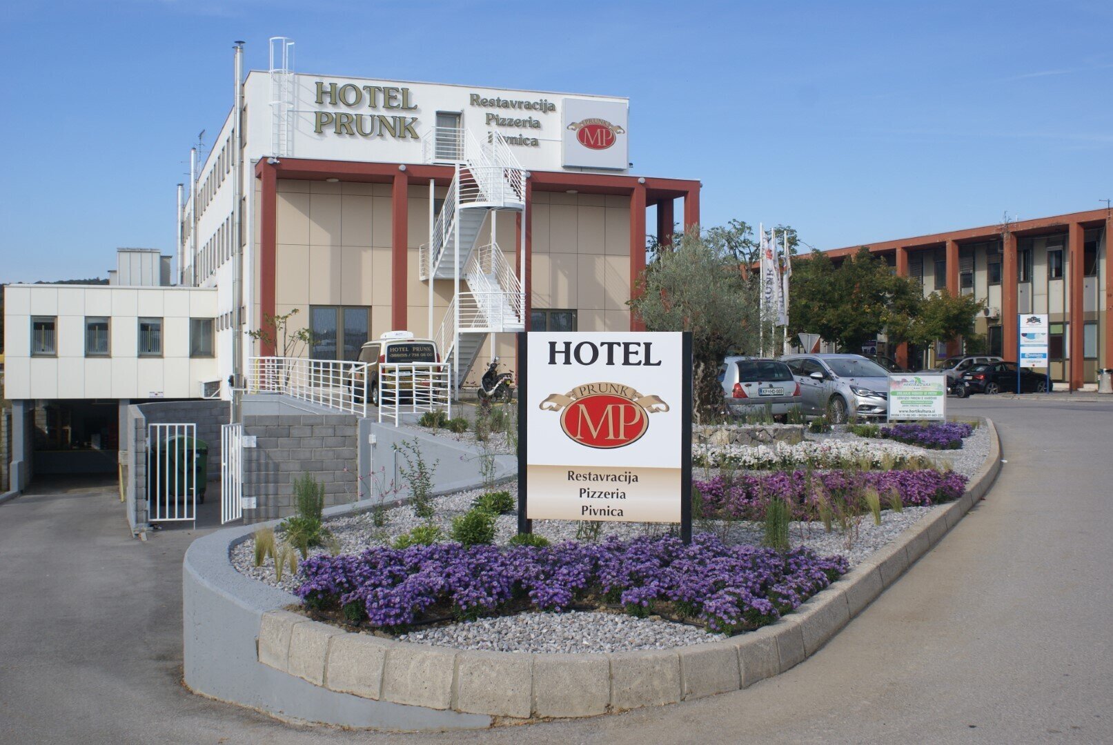 Hotel in restavracija Prunk