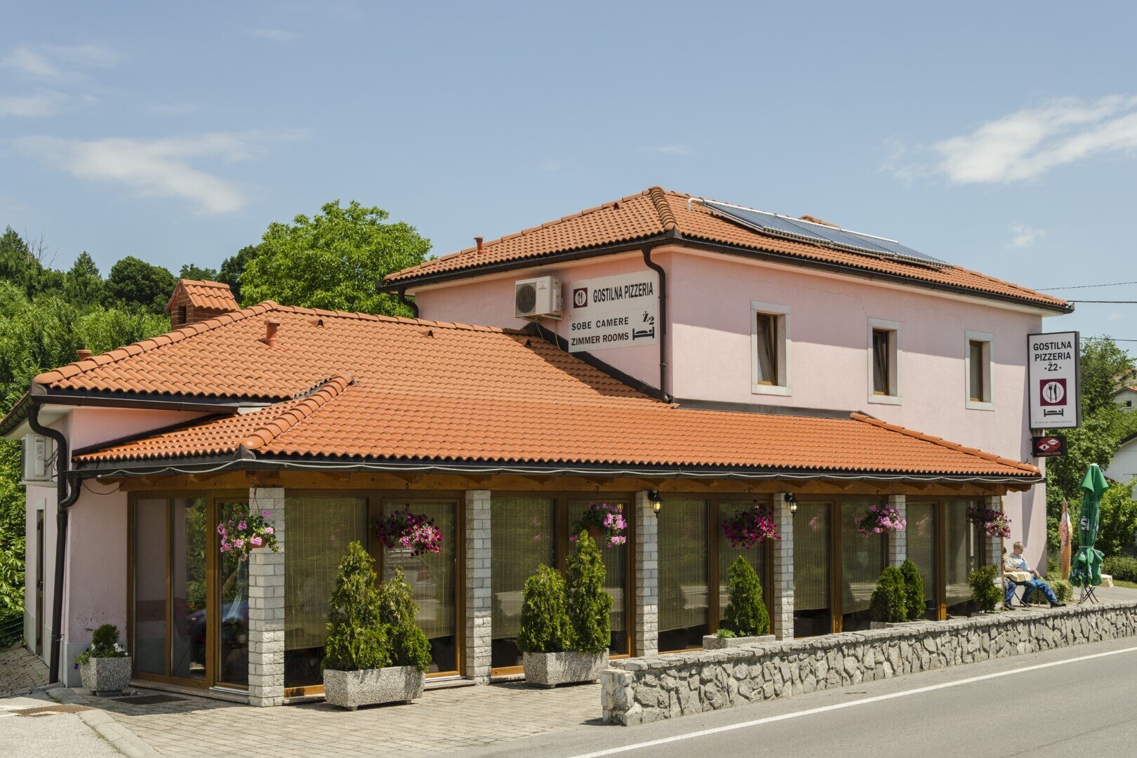 Ž2 Restaurant & Pizzeria