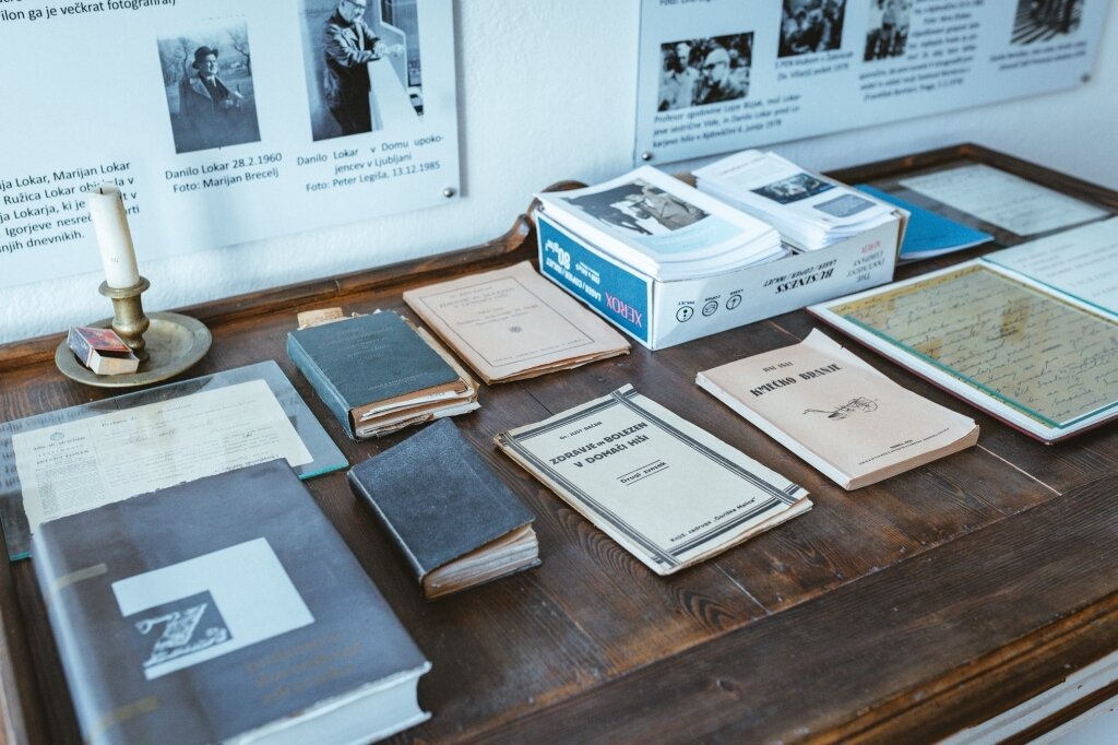 Files 12071 Cache C Prw Lokarjeva Spominska Soba7 Avtor Tamara Vidmar Prucka C Prw Files 12071 Cache C Prw Lokarjeva Spominska Soba7 Avtor Tamara Vidmar Prucka C Prw