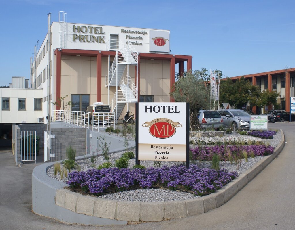 Prunk Hotel & Restaurant