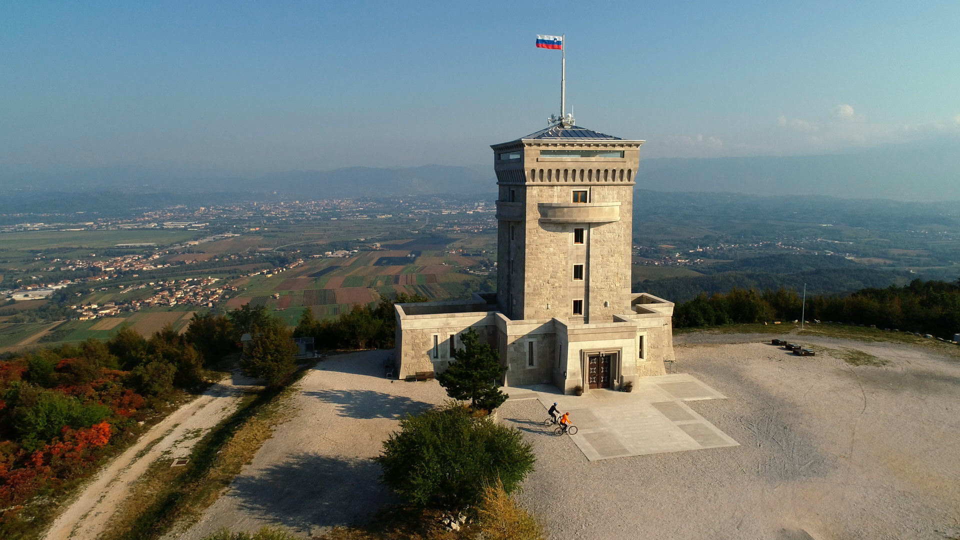 Pomnik miru in razgledni stolp Cerje