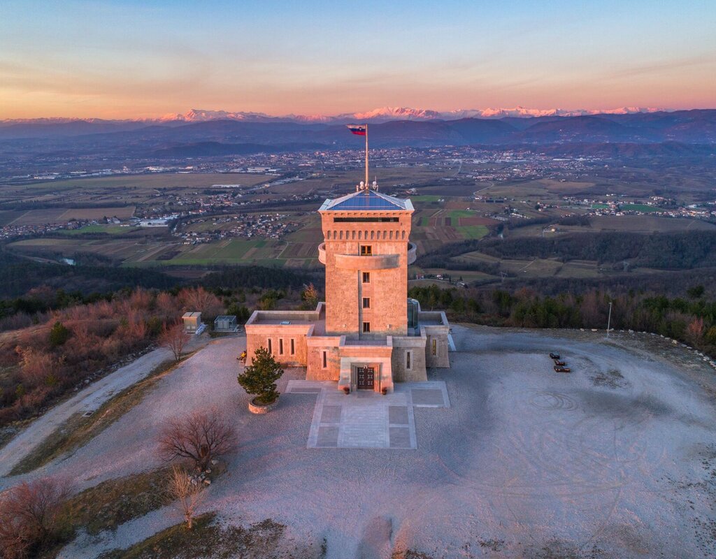 Il Monumento della Pace a Cerje